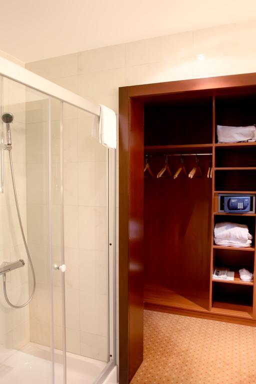 بودغوريتْسا Aparthotel Premier الغرفة الصورة