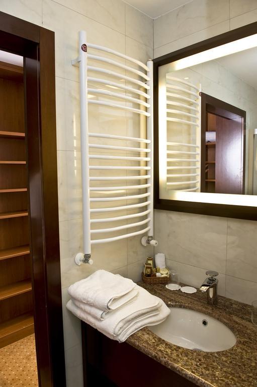 بودغوريتْسا Aparthotel Premier الغرفة الصورة