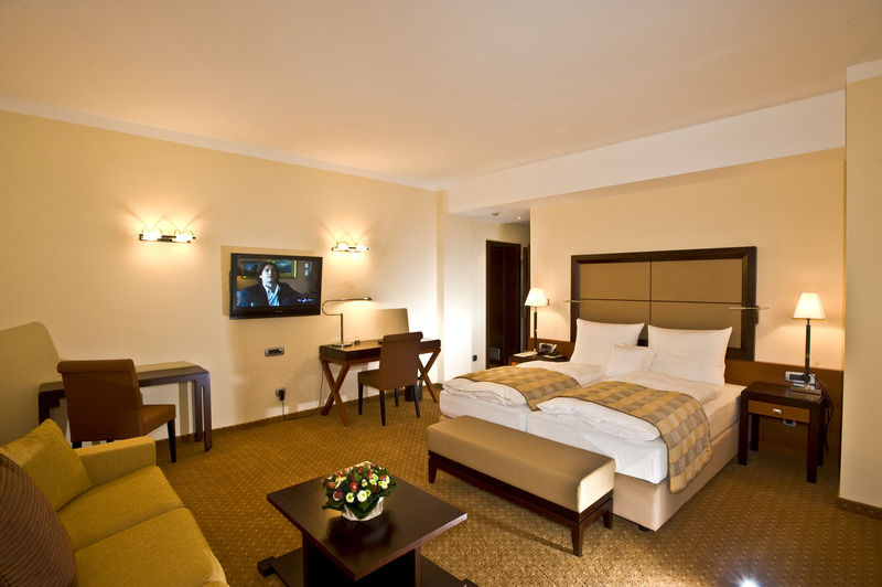 بودغوريتْسا Aparthotel Premier الغرفة الصورة